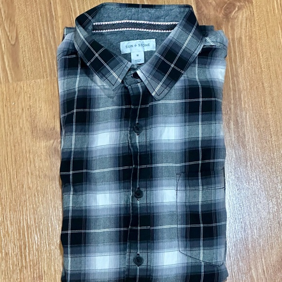Sun + Stone Long Sleeve Button-Up Black White Grey Plaid Small 100% Cotton - Picture 4 of 5